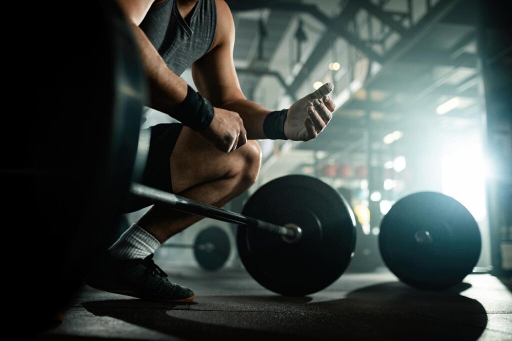 Ambiente motivador en ST Sports Training con atletas entrenando